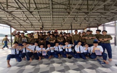 KREATIF, SANTRI SMP MBS ZAM-ZAM, MEMBUAT KARYA SENI GRAFIS CETAK DATAR