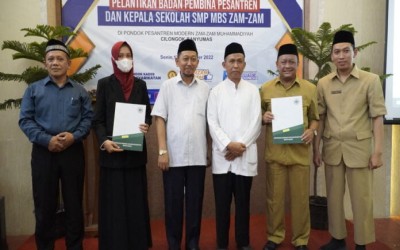 PELANTIKAN DEWAN PEMBINA DAN KEPALA SMP MBS ZAM-ZAM MUHAMMADIYAH CILONGOK KETUA PDM BANYUMAS: Selamat Berjuang, Lakukan Optimalisasi Pendidikan Muhammadiyah