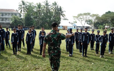 SIAP NDAN! SANTRI BELAJAR DISIPLIN KEPADA TENTARA